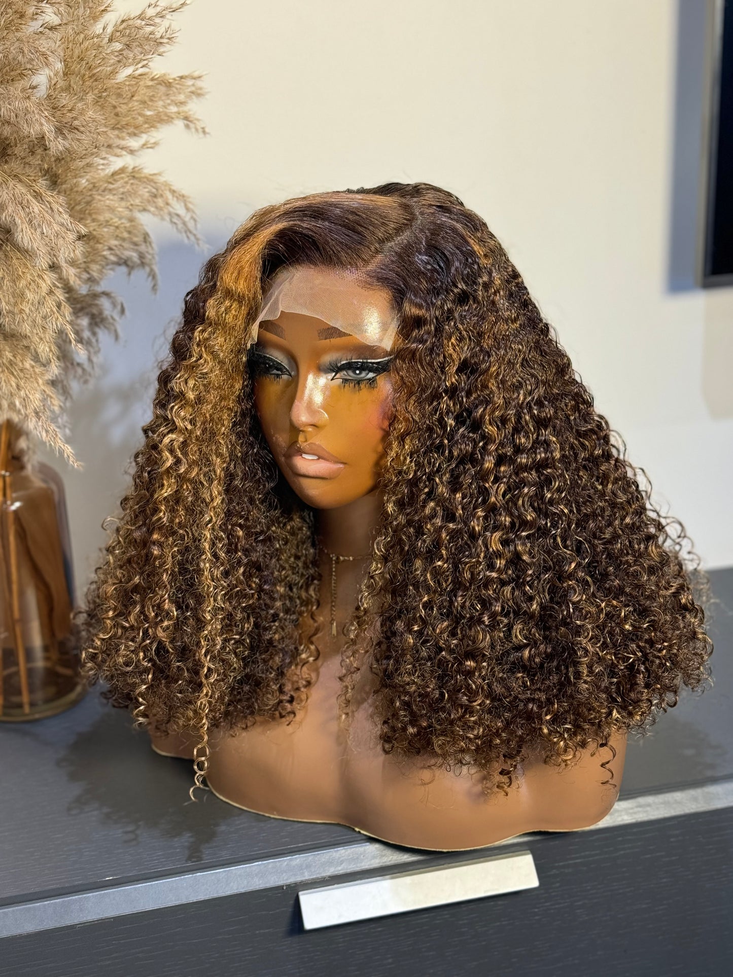 Mia Curls