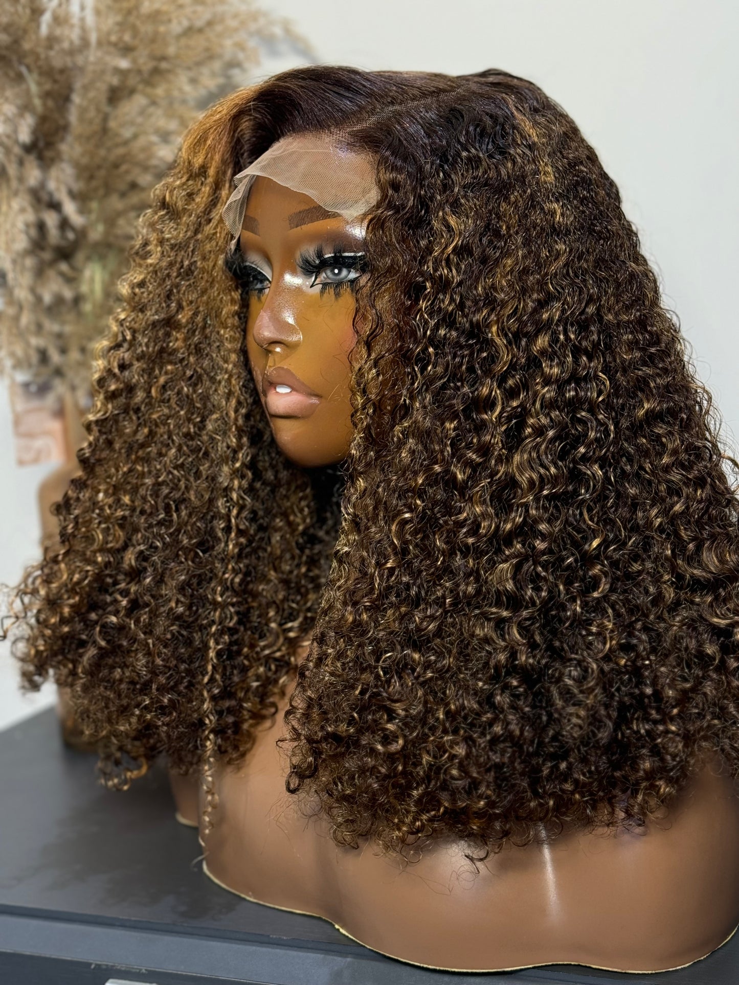 Mia Curls